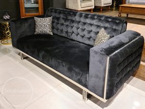 کاناپه مشکی پایه فلزی